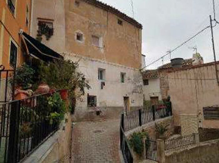 Casas en venta y pisos alquiler - 1