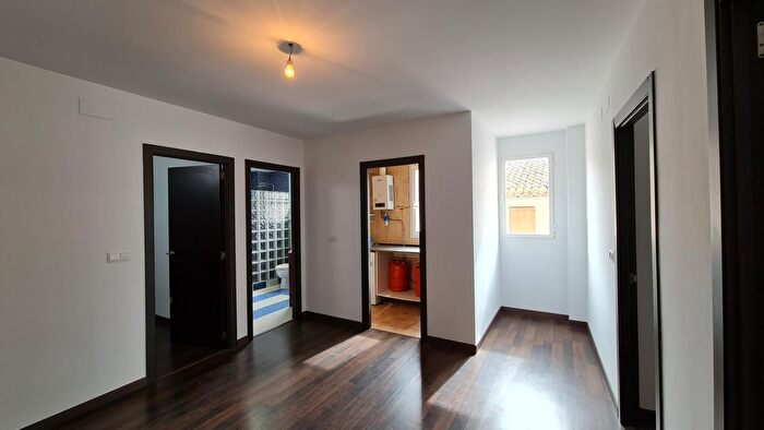 Casas en venta y pisos alquiler - 3