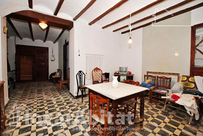 Casas en venta y pisos alquiler - 3