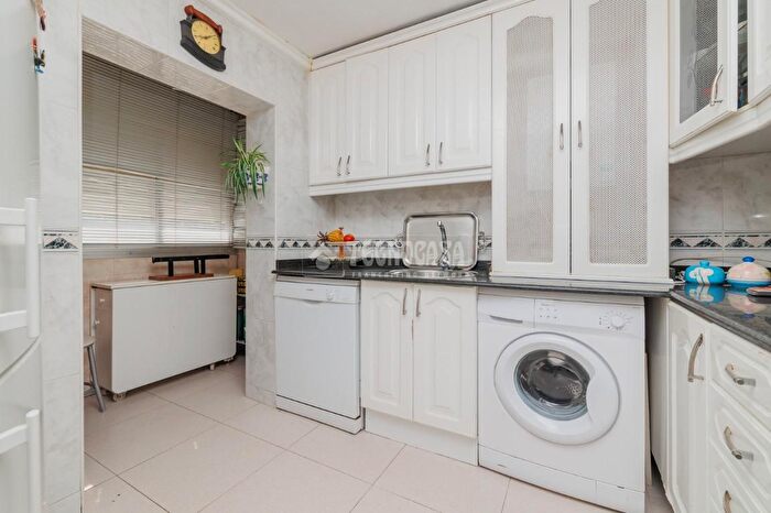 Casas en venta y pisos alquiler - 3