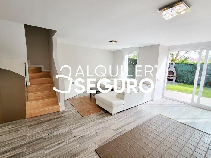 Casas en venta y pisos alquiler - 1