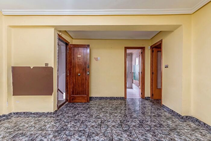 Casas en venta y pisos alquiler - 3