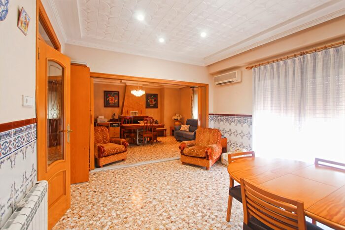 Casas en venta y pisos alquiler - 2