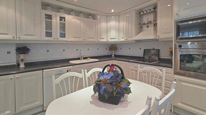 Casas en venta y pisos alquiler - 3