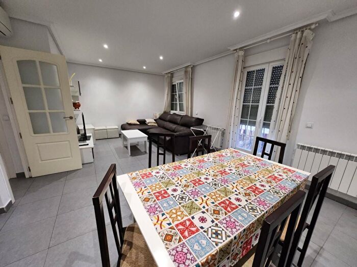 Casas en venta y pisos alquiler - 3