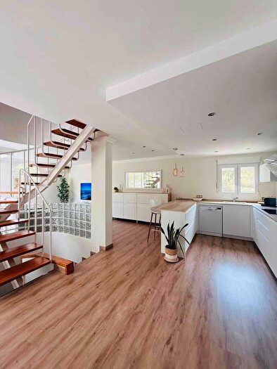 Casas en venta y pisos alquiler - 2