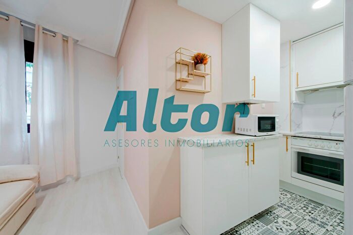 Casas en venta y pisos alquiler - 3
