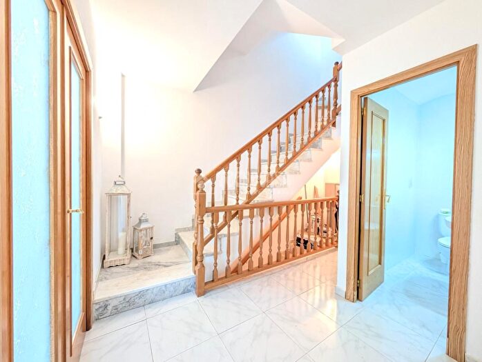Casas en venta y pisos alquiler - 3