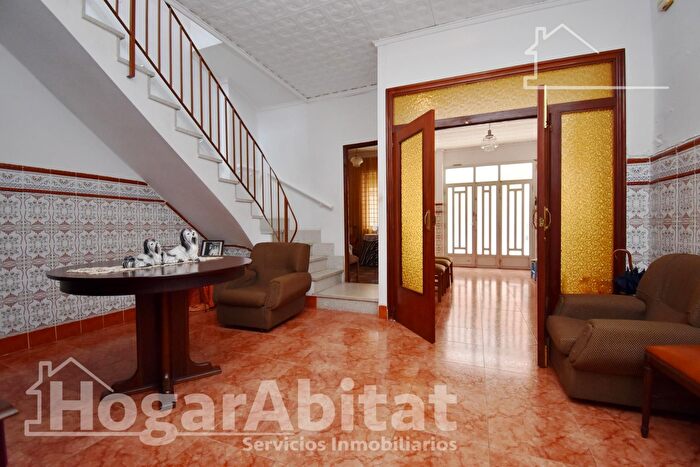 Casas en venta y pisos alquiler - 1