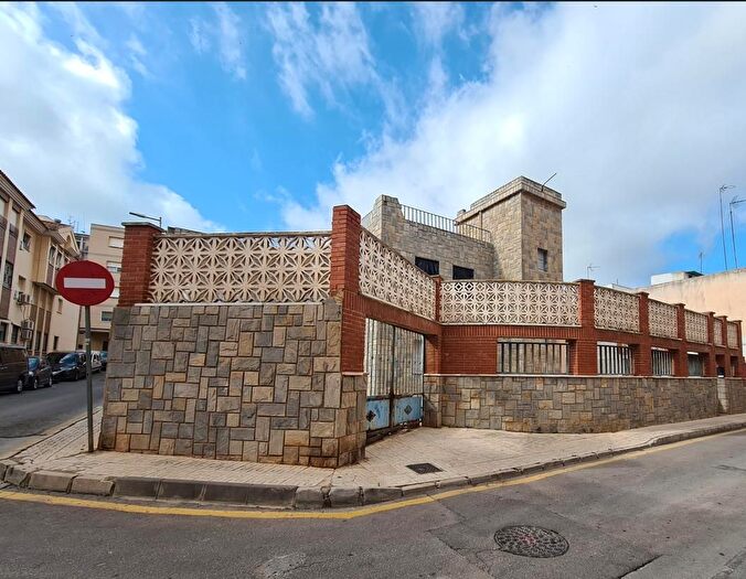 Casas en venta y pisos alquiler - 3