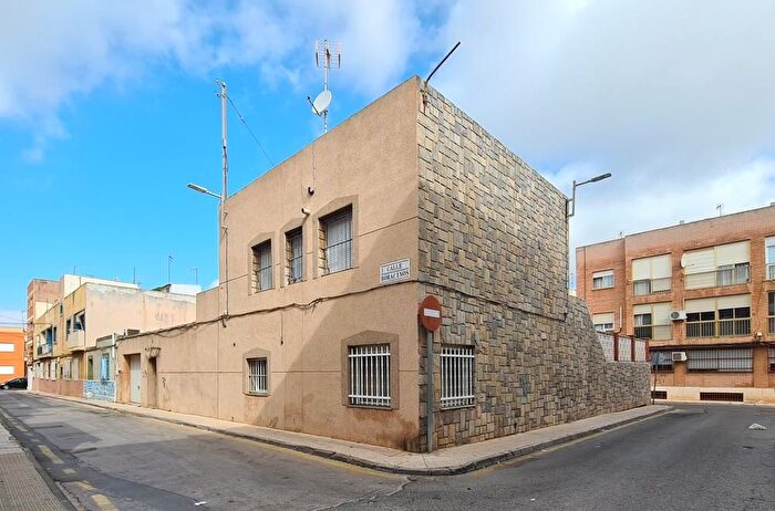 Casas en venta y pisos alquiler - 1