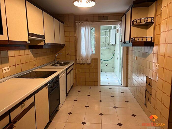 Casas en venta y pisos alquiler - 3