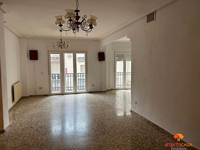 Casas en venta y pisos alquiler - 1