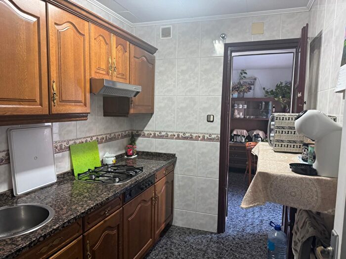 Casas en venta y pisos alquiler - 3