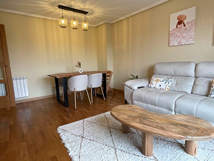 Casas en venta y pisos alquiler - 3