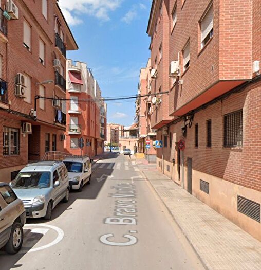 Casas en venta y pisos alquiler - 2
