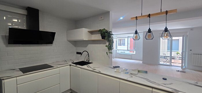 Casas en venta y pisos alquiler - 1