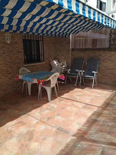 Casa en venta en Los Pinos El Pilar, Plasencia de 6 habitaciones