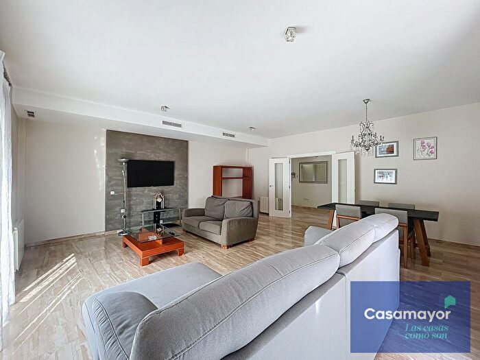 Casas en venta y pisos alquiler - 1