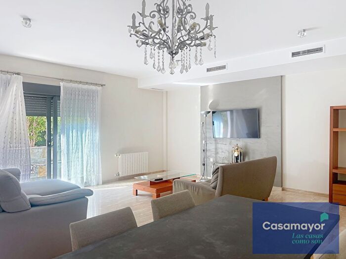 Casas en venta y pisos alquiler - 3