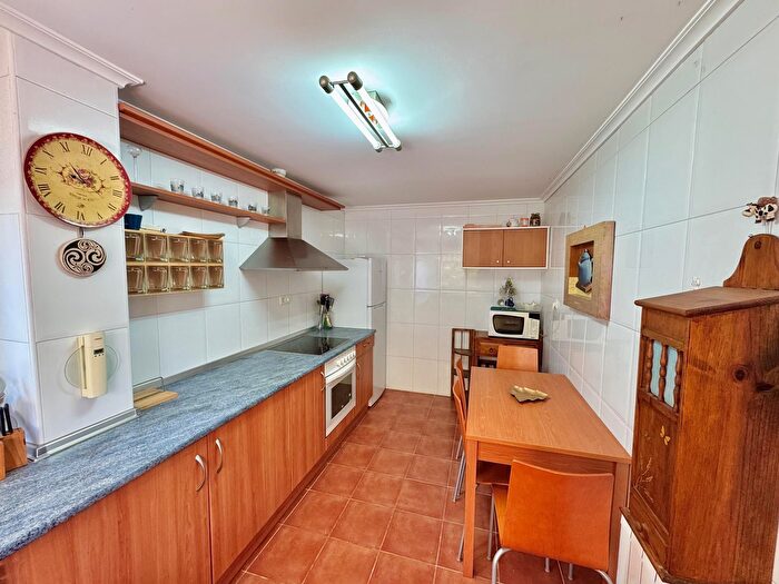 Casas en venta y pisos alquiler - 3