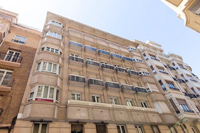 Casas en venta y pisos alquiler - 1