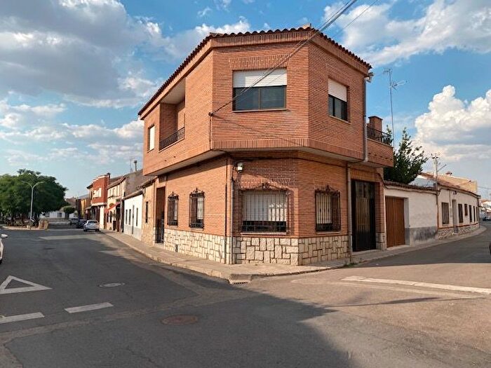Casas en venta y pisos alquiler - 1