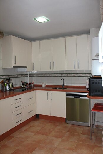 Casas en venta y pisos alquiler - 3