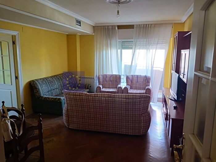 Casas en venta y pisos alquiler - 1