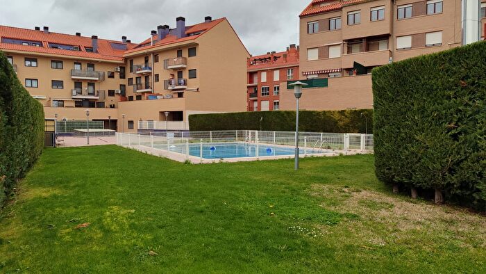 Casas en venta y pisos alquiler - 3