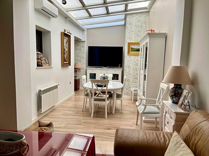 Casas en venta y pisos alquiler - 1