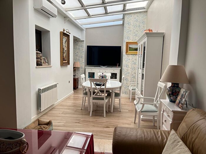 Casas en venta y pisos alquiler - 1