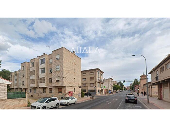 Casas en venta y pisos alquiler - 1