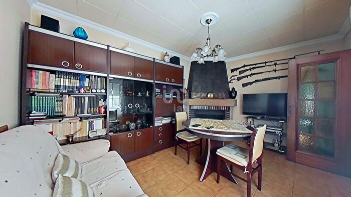 Casas en venta y pisos alquiler - 3