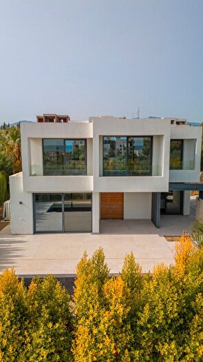 Casa en venta en Selwo, La Concha Resina Golf de 3 habitaciones
