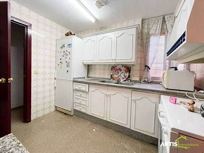 Casas en venta y pisos alquiler - 1