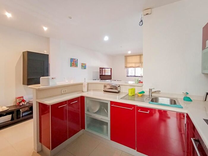 Casas en venta y pisos alquiler - 3