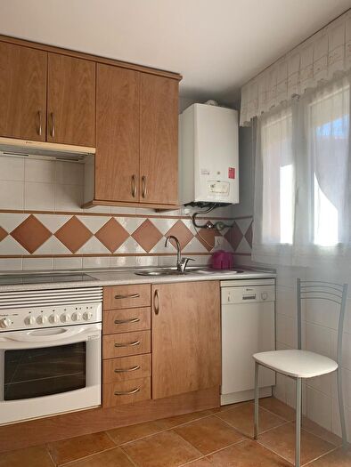 Casas en venta y pisos alquiler - 3
