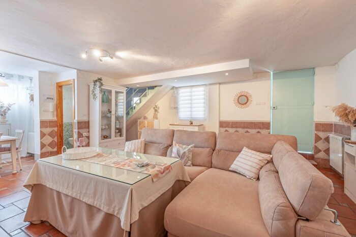 Casas en venta y pisos alquiler - 3