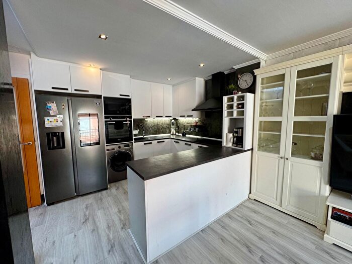 Casas en venta y pisos alquiler - 2