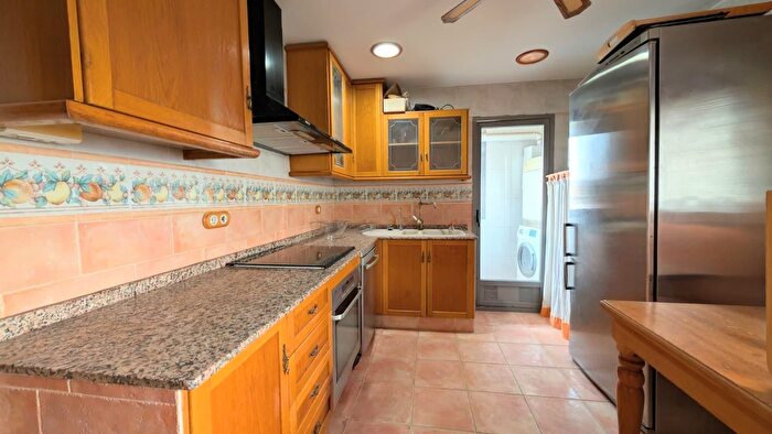 Casas en venta y pisos alquiler - 3