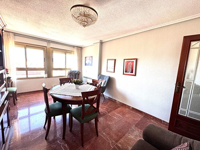 Casas en venta y pisos alquiler - 2