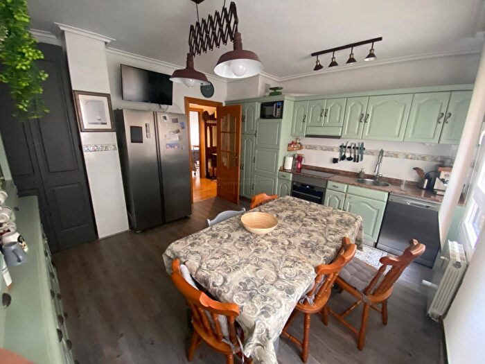 Casas en venta y pisos alquiler - 1