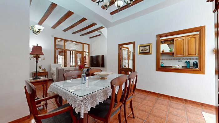 Casas en venta y pisos alquiler - 3