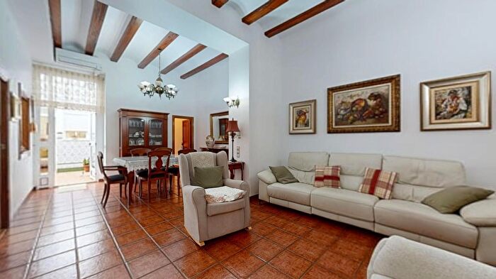Casas en venta y pisos alquiler - 1