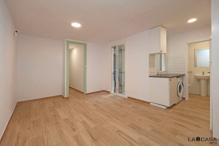 Piso en venta en Ciutat Vella, El Raval de 2 habitaciones