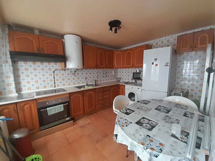 Casas en venta y pisos alquiler - 3