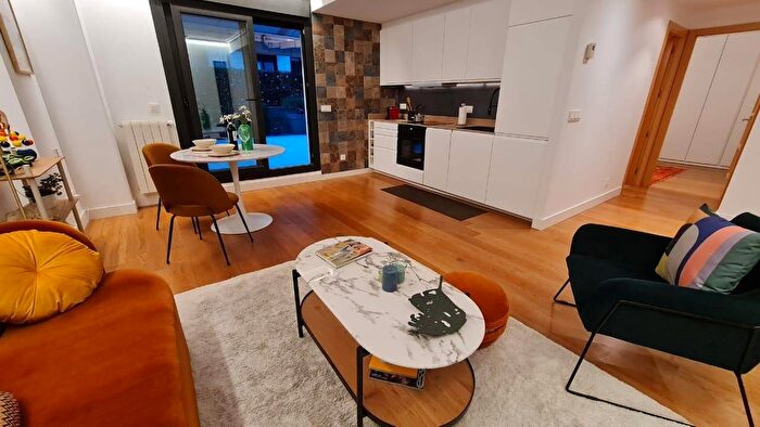 Casas en venta y pisos alquiler - 1