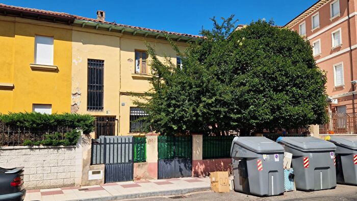 Casas en venta y pisos alquiler - 1
