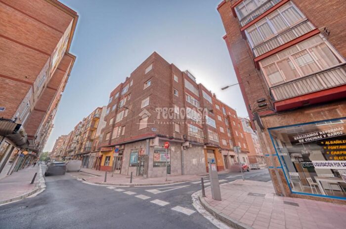 Casas en venta y pisos alquiler - 1